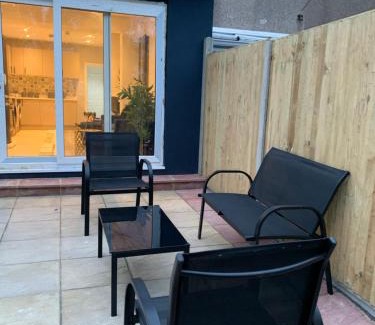 Erith Apartment | Beautiful Studio apartment in a house with parking