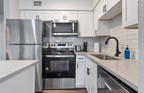 Coronado Hills Apartment | Beautiful Studio in University Hills 5478