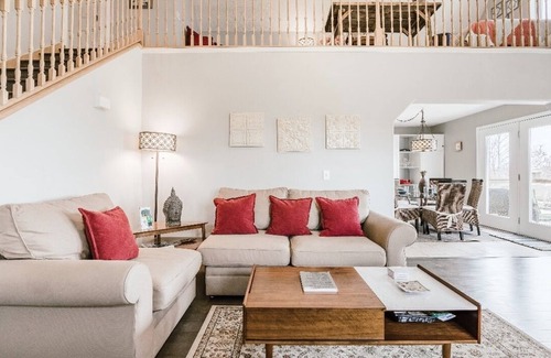 Tryon Ski Chalet | BEAUTIFUL SUPER CLEAN HOME W/ VIEWS NR TRYON INTL. EQUESTRIAN CENTER & WINERIES