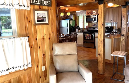 Frankfort Cottage | Beautiful Swan Lake Cottage