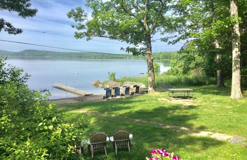 Frankfort Cottage | Beautiful Swan Lake Cottage