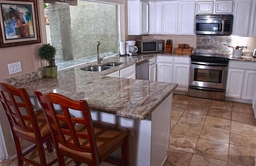 The Lakes Villa | Beautiful Tempe Waterfront Villa with Many Extras
