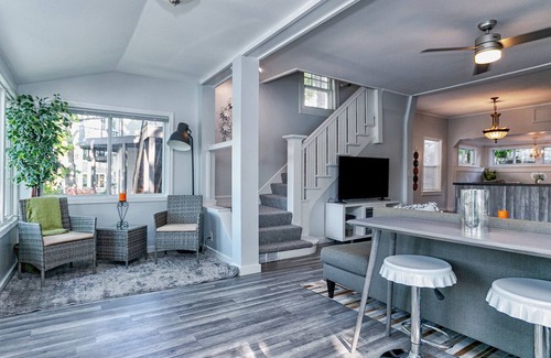 Point Comfort Okauchee House | Beautiful THREE bedroom, 2.5 bath Lake Home!!