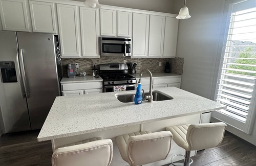 Daybreak House | Beautiful Townhouse !