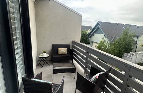 Daybreak House | Beautiful Townhouse !