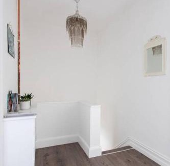 Mumbles House | Beautiful Two Bed Mumbles Flat - with parking space