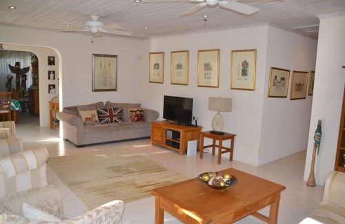 Clinketts Villa | Beautiful two bedroomed single story house with large private pool