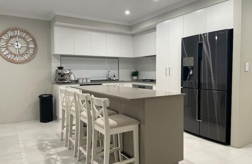 Jindalee House | Beautiful Two Story Beachside House