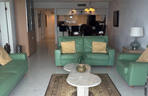Bridgeport Heights Condo | Beautiful two bedroom condo
