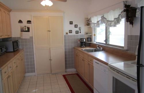 Parker Ridge House | Beautiful Vacation Home 3 BR/2 BA with Private Pool