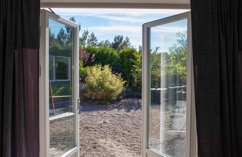 Sveio Apartment | Beautiful vacation apartment with direct access to the terrace and garden.