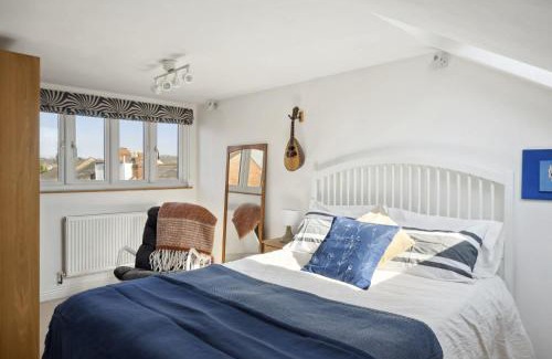 Exeter House | Beautiful Victorian Home on Peaceful Green Square