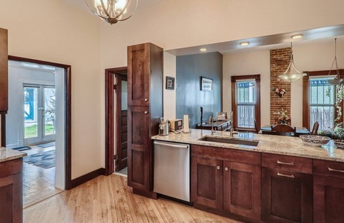 Baker House | Beautiful Victorian home - Located in Baker Historic District