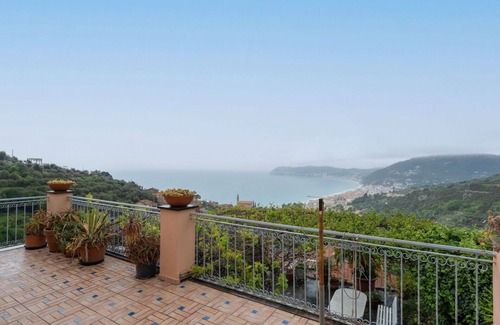 Alassio House | Beautiful villa for 4 guests with WIFI and terrace