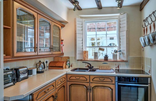 Kingsand House | Beautiful villa for 6 guests with WIFI, terrace, pets allowed and parking