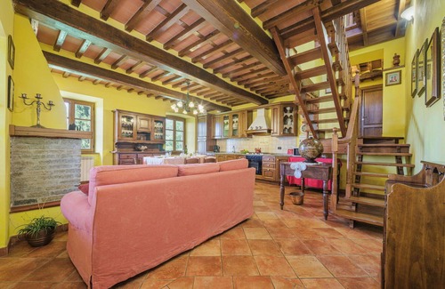 Pescaglia House | Beautiful villa for 6 guests with WIFI, private pool, TV, patio and parking