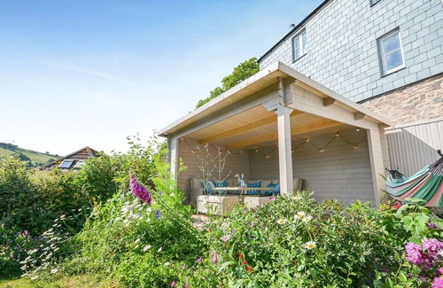 Kingsand House | Beautiful villa for 8 guests with WIFI, pets allowed and parking