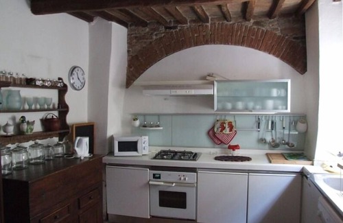 Oltrarno Villa | Beautiful Villa, in Florence, shared pool, 12 guests, wifi, parking