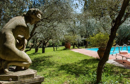 Oltrarno Villa | Beautiful Villa, in Florence, shared pool, 12 guests, wifi, parking