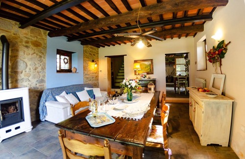 Massa e Cozzile Villa | Beautiful villa for 5 people with WIFI, private pool, TV, veranda, pets allowed and parking