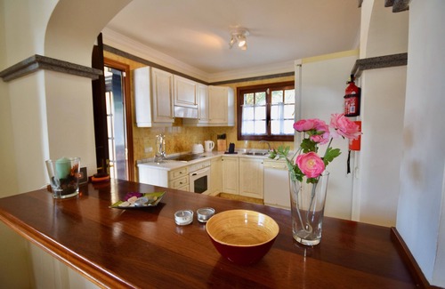 Montana Roja Villa | Beautiful villa & Private pool & Free wifi& parking & BBC international channels