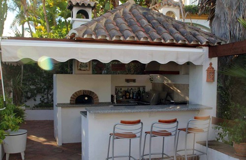 Urbanizacion Puerto de Estepona House | Beautiful villa with sea views and private pool in the Seghers