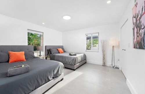 Seybold House | Beautiful Villa with heated pool Must seen!