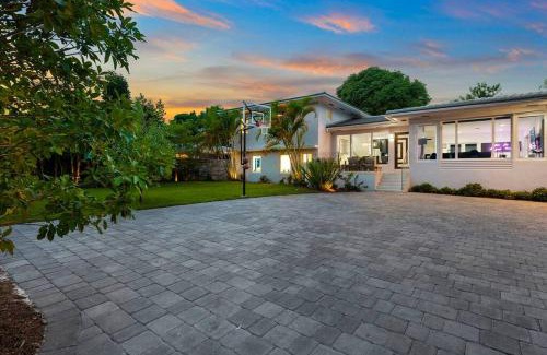 Seybold House | Beautiful Villa with heated pool Must seen!