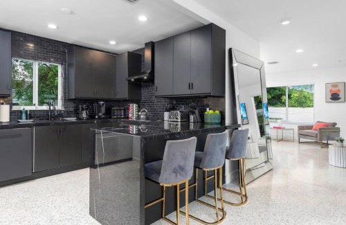 Seybold House | Beautiful Villa with heated pool Must seen!