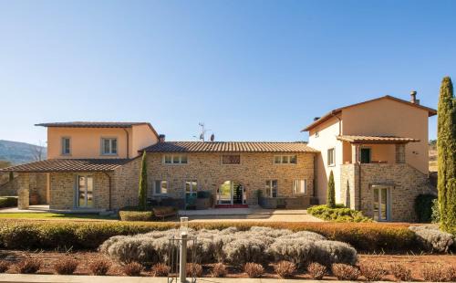 Porrena Villa | Beautiful villa with private lawn, pool and luxury SPA by VacaVilla