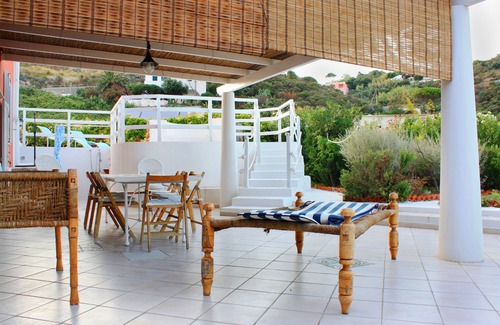 Ponza Villa | Beautiful villa within walking distance of the harbor, near Chiaia di Luna.