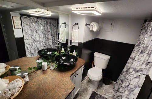 Black Jack Apartment | Beautiful Walk-Out Garden Unit