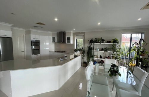 Tascott House | Beautiful water front with private jetty house - very convenient location