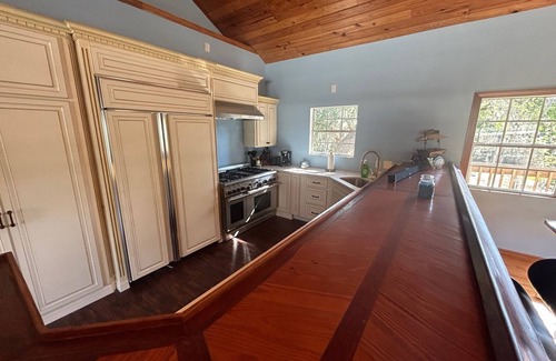 Crystal River House | Beautiful Waterfront Home on Deepwater Canal. Easy Access to the Gulf.