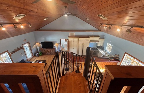 Crystal River House | Beautiful Waterfront Home on Deepwater Canal. Easy Access to the Gulf.