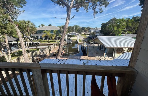 Crystal River House | Beautiful Waterfront Home on Deepwater Canal. Easy Access to the Gulf.