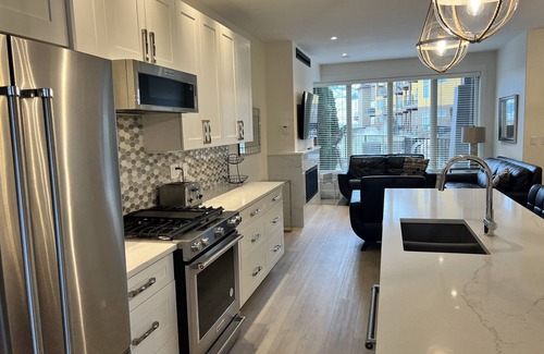 Westbank Condo | Beautiful Waterfront 1400 sq f, 2 level Condo ground floor walk out.