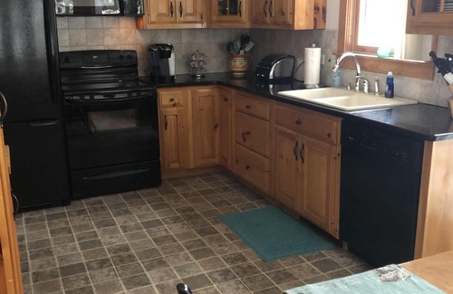 Bristol Cottage | Beautiful Waterfront Property - Family Reunion Destination