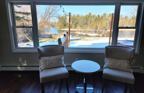 Harvey House | Beautiful waterfront retreat with kayaks and bikes
