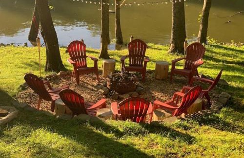 Cadiz House | Beautiful Waterfront with Dock Firepit Hot tub