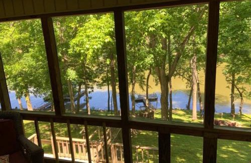 Cadiz House | Beautiful Waterfront with Dock Firepit Hot tub