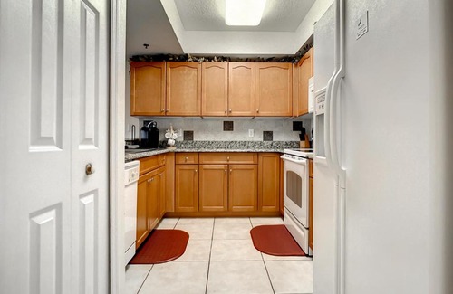 New Smyrna Beach Apartment | Beautifully appointed 32 condo with gorgeous estuary Views. OW10-305