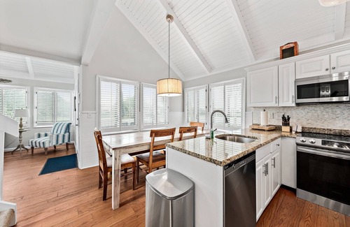 Sealoft Villas House | Beautifully Decorated, Updated Sealoft! Lagoon Views! Walk to Beach/Sealoft Pool! Amenity Cards!