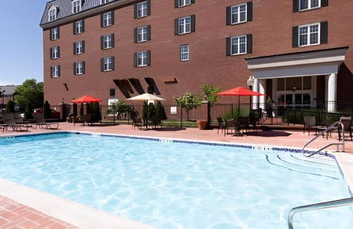 Lexington House | Beautifully Designed w/ Tranquil Ambiance!