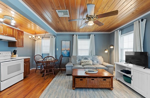 New Smyrna Beach House | Beautifully equipped and furnished cottage in the heart of downtown, historic New Smyrna Beach.