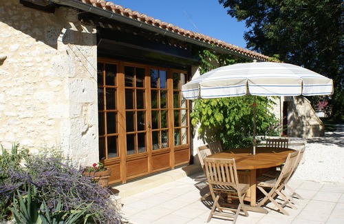 Villeneuve-de-Duras Villa | Beautifully Restored Stone Farmhouse with Private Heated Pool