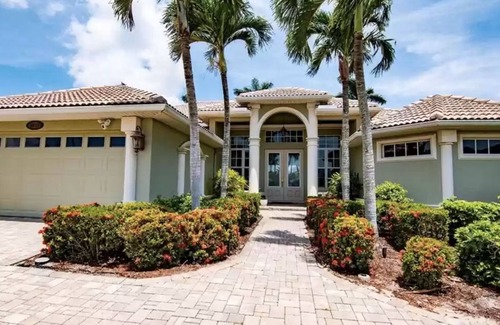 Pelican House | Beautifully maintained 4 bed/2 bath on canal w/pool & sailboat access