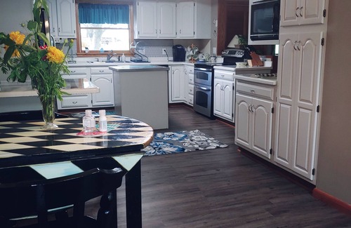Mount Morris Apartment | Beautifully remodeled retreat. 3 mins from Letchworth