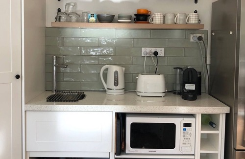Barrys Reef House | Beautifully Renovated in a Quiet Country Setting