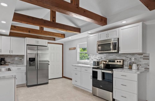 Palm Harbor House | Beautifully Renovated 3 BD Home w/office to WHF! Walking Distance to World Famous Beaches!